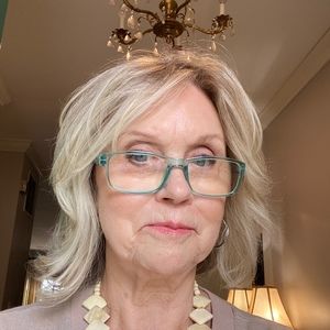 Meet your Posher, Debra